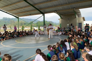Foto - Capoeira, Cultura e Educação na Escola Antonio Ferreira