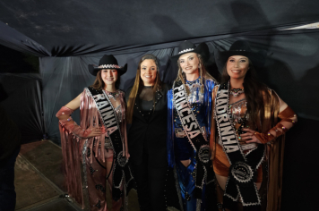 Foto - Abertura do 29º Rodeio leva emoção e espetáculo à arena!