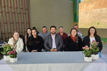 Foto - Professores da rede municipal de Albertina recebem Chromebooks para uso pedagógico
