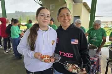 Foto - Churrasco na Escola Municipal Antonio Ferreira