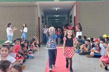 Foto - Dia de Fantasia na Escola Municipal Antônio Ferreira