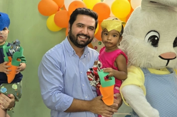 Foto - Entrega de Ovos de Páscoa Escolas Municipais