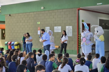 Foto - Entrega de Ovos de Páscoa Escolas Municipais