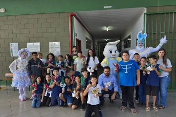Foto - Entrega de Ovos de Páscoa Escolas Municipais