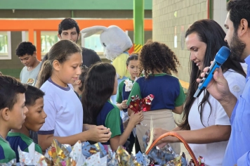 Foto - Entrega de Ovos de Páscoa Escolas Municipais