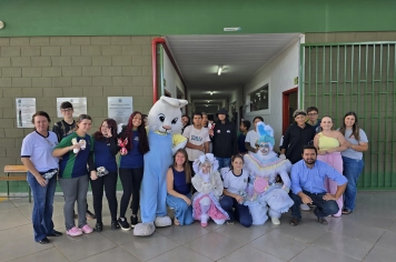 Foto - Entrega de Ovos de Páscoa Escolas Municipais