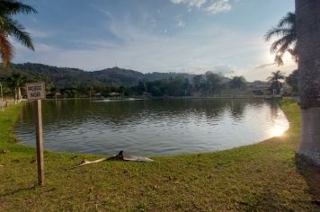 Foto - O Encanto do Pôr do Sol no Lago Municipal de Albertina