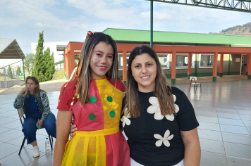 Foto - Dia de Fantasia na Escola Municipal Antônio Ferreira