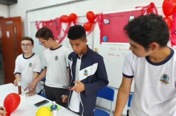 Foto - Feira de Conhecimento: Escola Municipal Antônio Ferreira