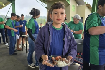 Foto relacionada - Festa e integração marcam o dia de churrasco na Escola Municipal Antônio Ferreira
