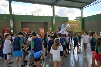 Foto - Entrega de Ovos de Páscoa Escolas Municipais