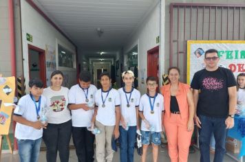 Foto - Feira de Conhecimento: Escola Municipal Antônio Ferreira