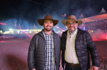 Foto - Tradição e fé embalaram o segundo dia do rodeio
