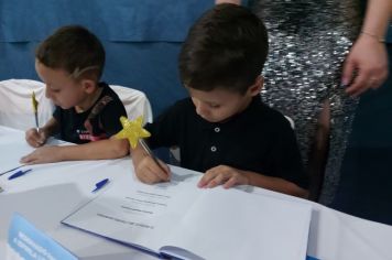 Foto - Noite de Autógrafos na Pré-Escola Luzia Sanches Diniz celebra educação, cultura e criatividade