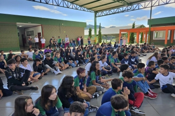 Foto - Entrega de Ovos de Páscoa Escolas Municipais