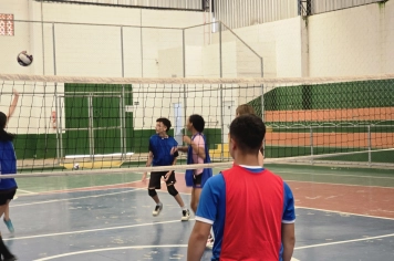 Foto - Treino de Vôlei de Base