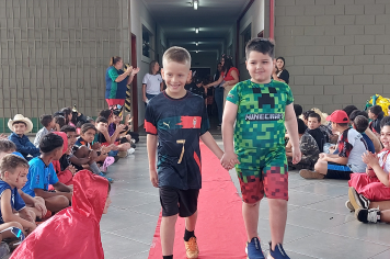 Foto - Dia de Fantasia na Escola Municipal Antônio Ferreira