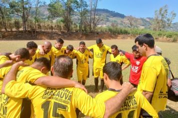 Foto - Cruzeirinho Empata com Folha Seca e Atletas Recebem Certificados de Participação