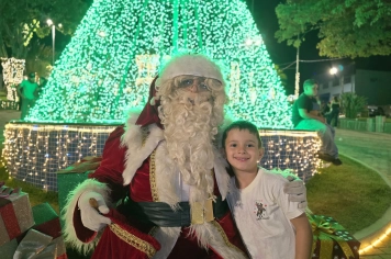 Foto relacionada - Albertina de Luz: primeira noite do Festival Natal de Luz enche a praça de emoção e esperança