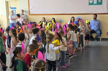 Foto - Entrega de Ovos de Páscoa Escolas Municipais
