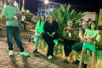 Foto relacionada - Praça Central vira cinema a céu aberto e transforma a noite em memória no Festival de Natal Albertina de Luz 2025