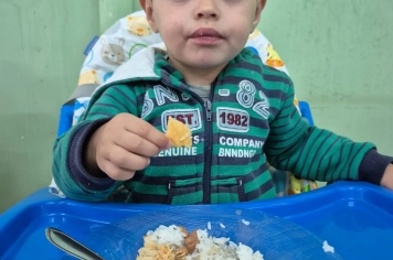 Foto - Lanche Especial de Fim de Ano – Creche Municipal Teresa Rossi