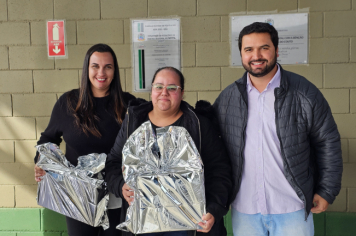 Foto - Professores da rede municipal de Albertina recebem Chromebooks para uso pedagógico