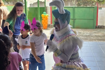 Foto - Entrega de Ovos de Páscoa Escolas Municipais