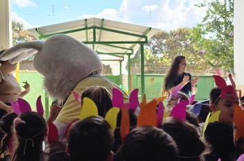 Foto - Entrega de Ovos de Páscoa Escolas Municipais