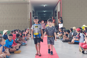 Foto - Dia de Fantasia na Escola Municipal Antônio Ferreira