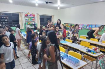 Foto - Noite de Autógrafos na Pré-Escola Luzia Sanches Diniz celebra educação, cultura e criatividade