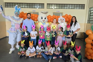 Foto - Entrega de Ovos de Páscoa Escolas Municipais
