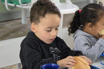 Foto - Lanche Especial de Fim de Ano – Creche Municipal Teresa Rossi