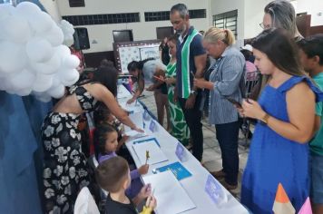 Foto - Noite de Autógrafos na Pré-Escola Luzia Sanches Diniz celebra educação, cultura e criatividade