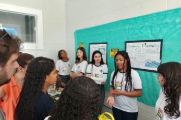 Foto - Feira de Conhecimento: Escola Municipal Antônio Ferreira