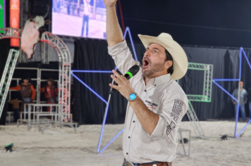 Foto - Abertura do 29º Rodeio leva emoção e espetáculo à arena!