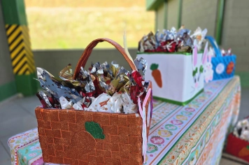 Foto - Entrega de Ovos de Páscoa Escolas Municipais