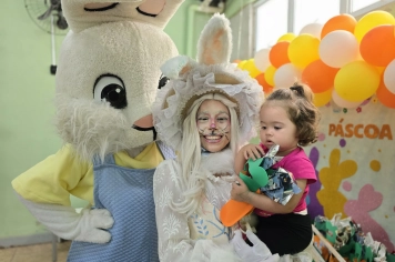 Foto - Entrega de Ovos de Páscoa Escolas Municipais