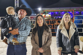 Foto - Abertura do 29º Rodeio leva emoção e espetáculo à arena!