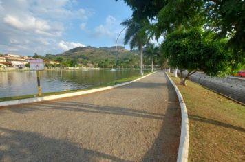 Foto - O Encanto do Pôr do Sol no Lago Municipal de Albertina