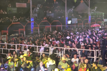 Foto - Tradição e fé embalaram o segundo dia do rodeio