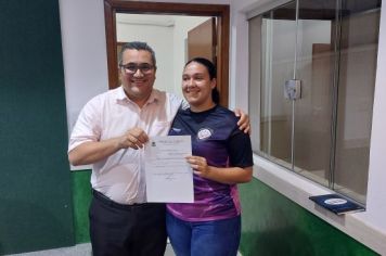 Foto - Time de Futsal Feminino de Albertina Recebe Honraria na Câmara Municipal