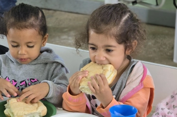 Foto - Lanche Especial de Fim de Ano – Creche Municipal Teresa Rossi