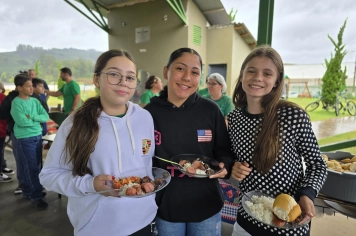 Foto - Churrasco na Escola Municipal Antonio Ferreira