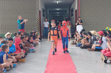 Foto - Dia de Fantasia na Escola Municipal Antônio Ferreira