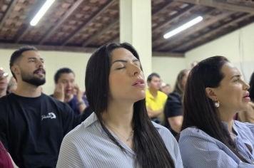 Segunda dia da 8ª Semana Evangélica reúne fiéis na Igreja Tua Face em noite de Palavra e adoração