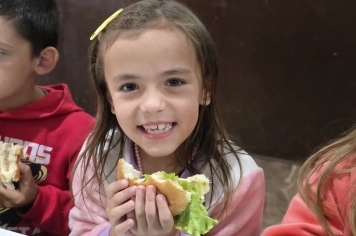 LANCHES ESPECIAIS MARCAM PROGRAMAÇÃO DE FIM DE ANO NA PRÉ-ESCOLA MUNICIPAL LUZIA SANCHES DINIZ