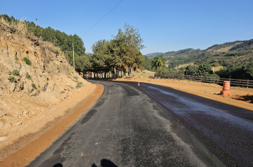 Novo Asfalto Transforma Estrada de Albertina ao Bairro Abertão de Cima