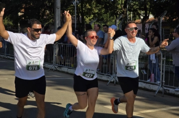 Corrida e Caminhada Rústica reúne atletas, famílias e visitantes em uma manhã de esporte em Albertina