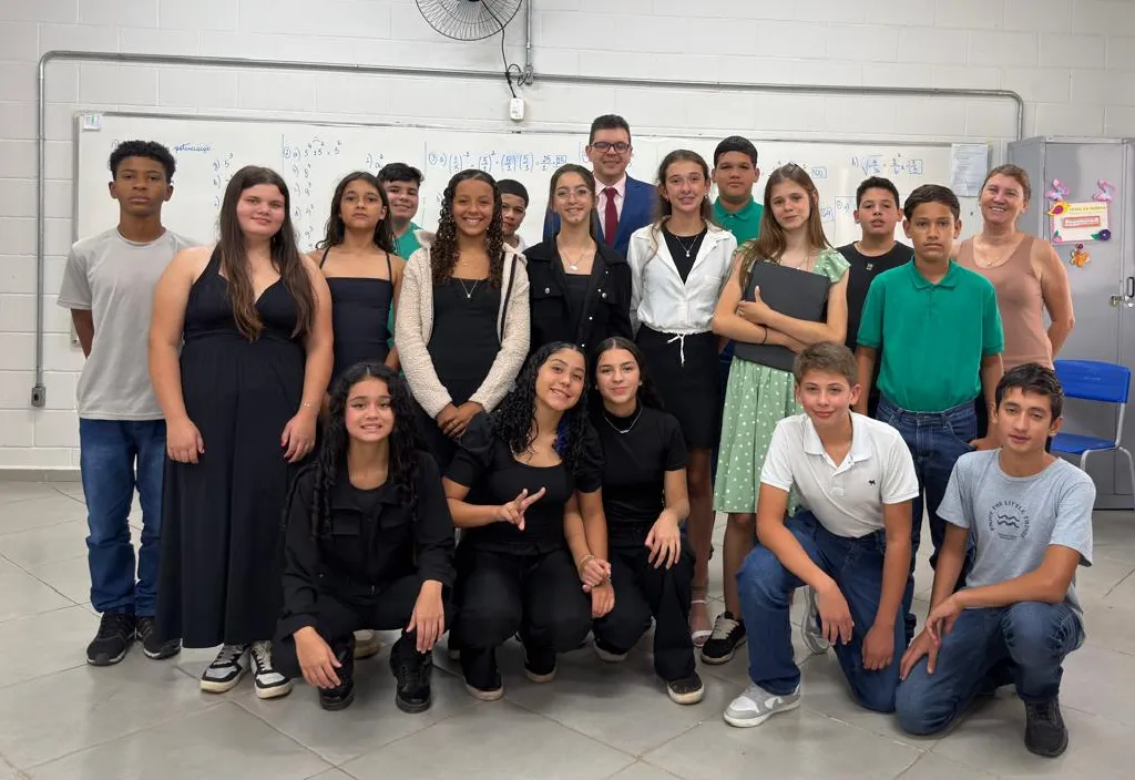 Estudantes dos 8º anos vivenciam Tribunal do Júri em atividade sobre a Revolução Francesa